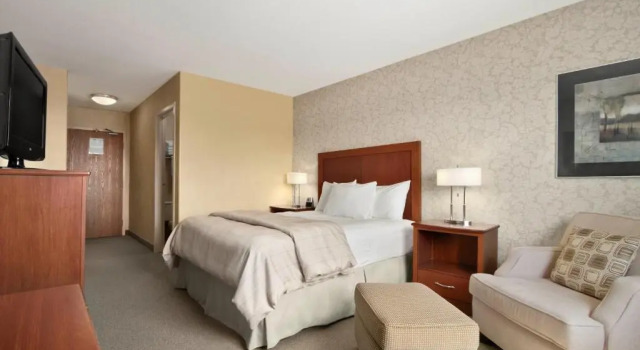 Двухместный номер Standard Days Inn & Suites by Wyndham Brandon