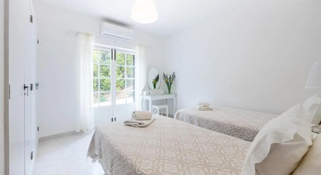 Вилла CoolHouses Algarve Lagos, 4 bed single-story House, pool and amazing panoramic views, Casa Fernanda