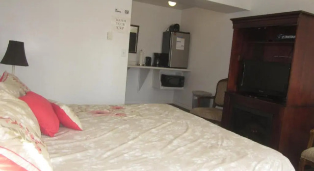 Номер Standard с красивым видом из окна Sauble River Marina and Lodge Resort