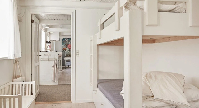 4 Star Holiday Home in Aakirkeby, Book Feriehus Sommerhuse i Hovedstaden region, Hytte