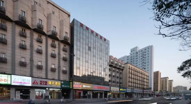 i Electronic Sports Hotel (Zhengzhou Railway Station West Square), Rezervovat Hotel Čeng-čou Henan