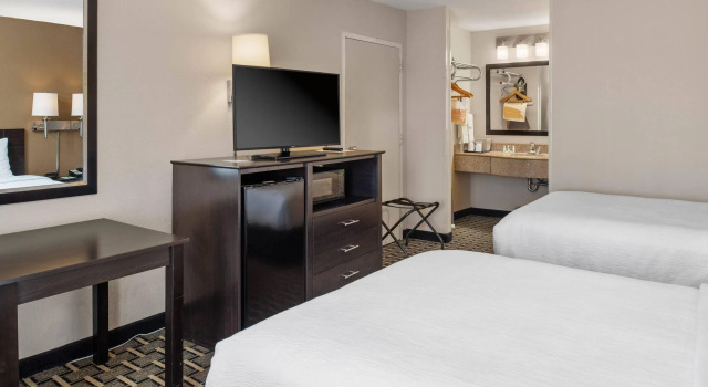 Четырёхместный номер Standard Quality Inn Kingsland