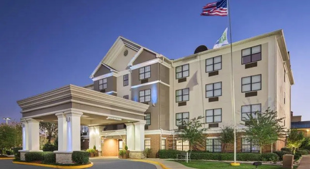 Четырёхместный номер Standard Holiday Inn Express Hotel & Suites Byron by IHG