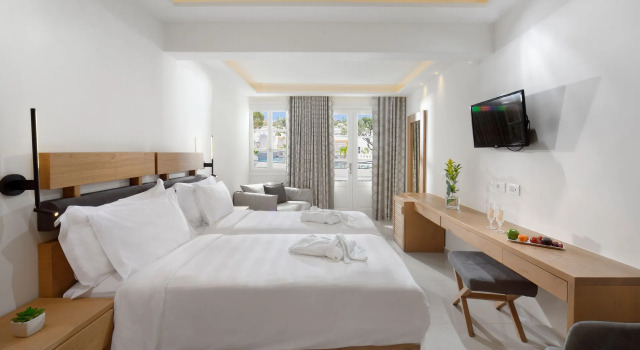 Трёхместный номер Superior Petinos Hotel