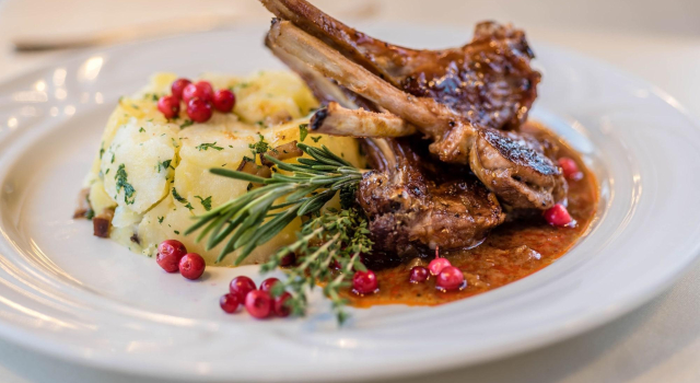 Chata Zuzana, Rezervovat Hotel Hotely v Žilinský kraj s parkováním, Parkování