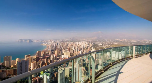 Апартаменты Luxury apartment on the 40th floor with amazing views