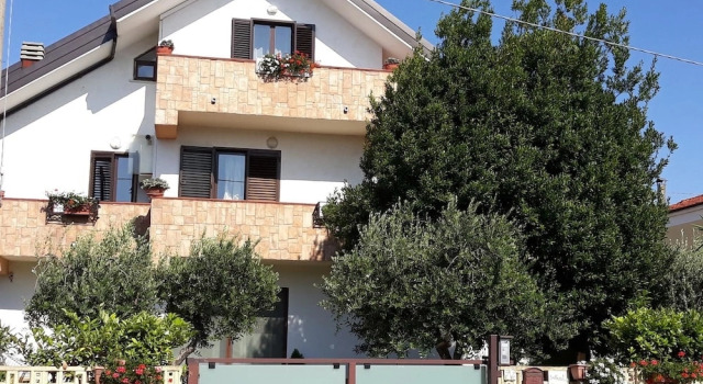 Studio in Canosa Sannita, With Wonderful Mountain View, Enclosed Garde, Book Hotel Canosa Sannita Abruzzo