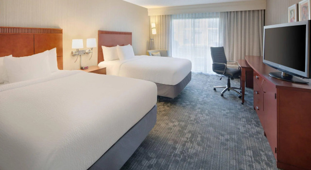 Четырёхместный номер Standard Courtyard Detroit Southfield