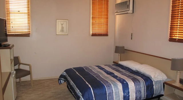 Номер Economy The Commercial Hotel