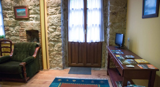 Hotel Balcon de Aguera, Book Hotel Hotels in Asturias with Parking, Parking