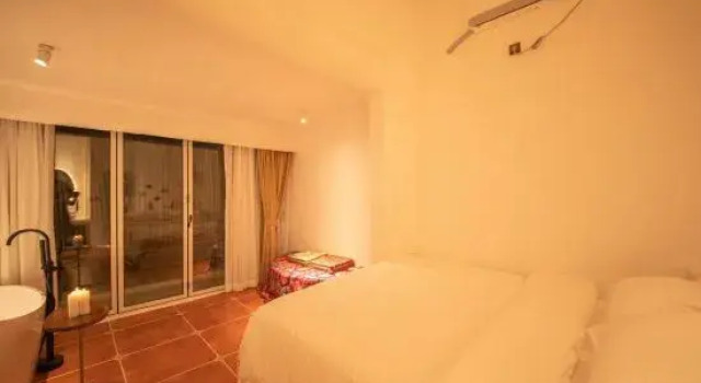 Кровать в общем номере Wanghai Homestay (Sanya West Island Branch)