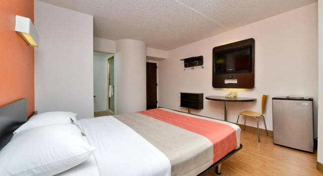 Motel 6-Plano, TX - West - Frisco, Забронировать Мотель Плейно Dallas - Fort Worth Metropolitan Area, рядом с WellBridge Healthcare Greater Dallas