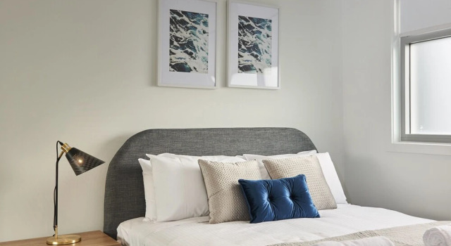 Cute, Homey Apartment In Chadstone, Book Apartment  