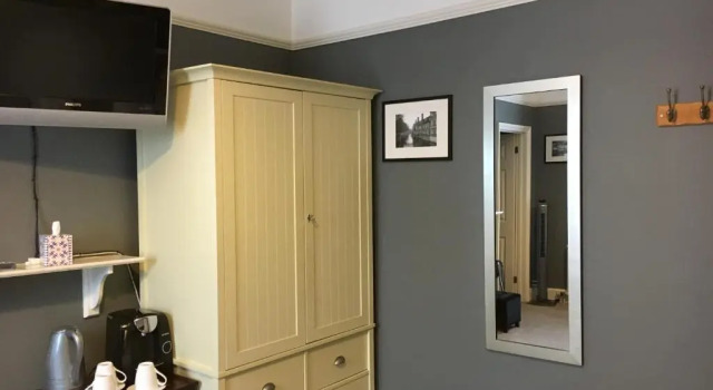 Standard Zimmer Worth House
