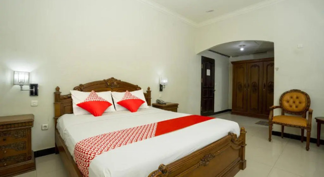 Люкс Deluxe OYO 1005 Hotel Kumala