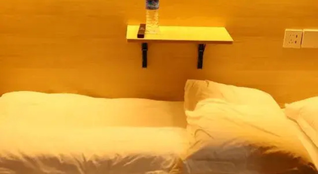 Кровать в общем номере Shangri La Danshe Homestay (Dukezong Ancient City Branch)