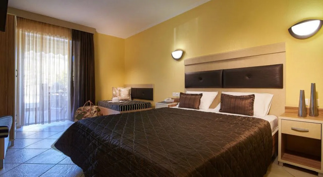 Hotel Agni On The Beach, Забронировать Отель Отели Сарти с парковкой, рядом с Пляж Сиело, Парковка