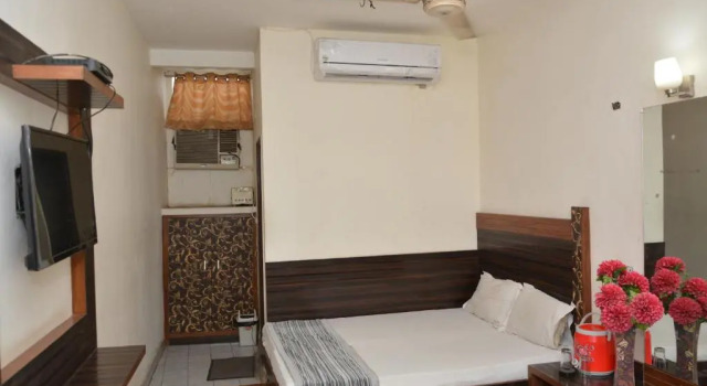 Семейный номер Standard Hotel Yatri International near new delhi railway station center delhi