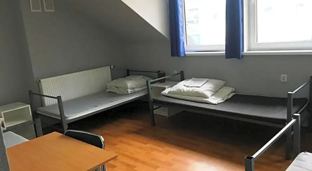 Hostel pod Topolami, Rezerwuj Hostel Zielona Góra lubuskie