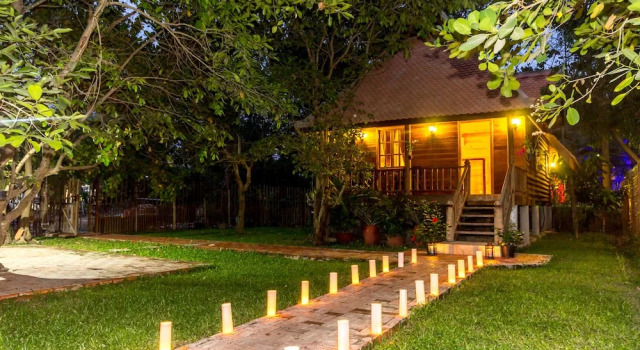 Двухместный номер Standard с балконом и с видом на бассейн Angkor Heart Bungalow
