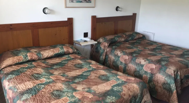 Четырёхместный номер Standard Pleasant Manor Motel