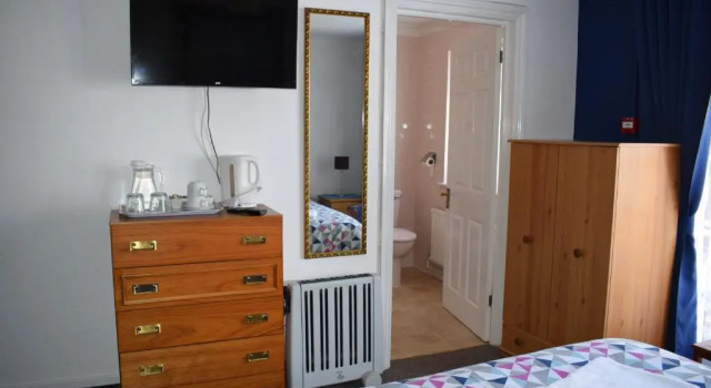 Семейный номер Standard Gatwick Castle B&B