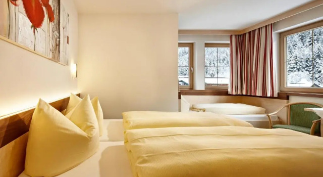 Трёхместный номер Comfort с балконом SonnenHOF hotel gerlos centrum