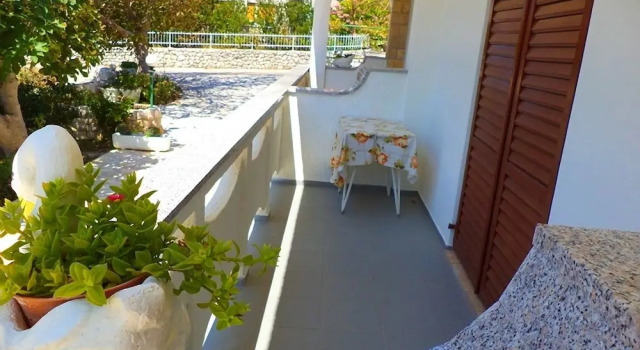Апартаменты с 3 комнатами с балконом Beautiful Apartment With Balcony on Island Rab