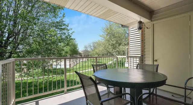 Номер Standard с балконом и с видом на бассейн Foothills Tranquility - On-site Amenities Access