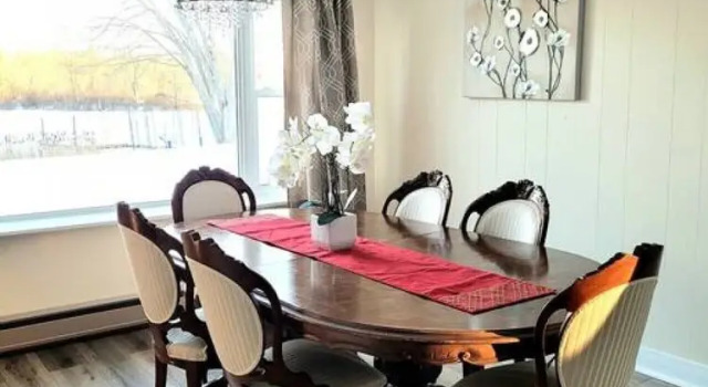 Апартаменты Pines Bay Waterfront cottage with Hot tub