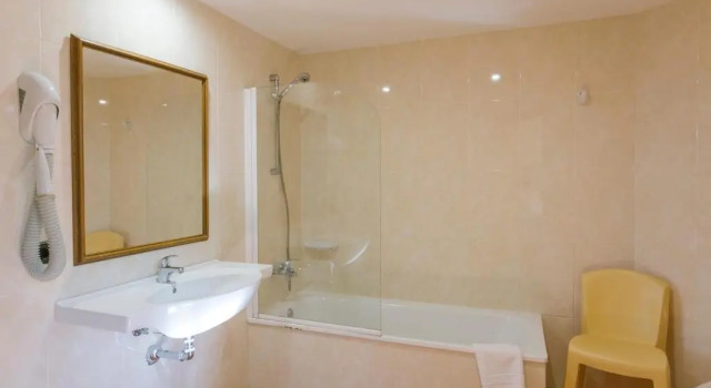 Четырёхместный номер Standard Hotel O Castro