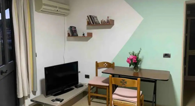 Entire unit near beach access to garden, Rezerwuj Dom wakacyjny Hotele w Durres County z parkingiem, Parking