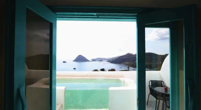 Двухместный полулюкс с балконом Loccal Collection Hotel Komodo
