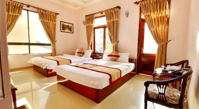 Gold Night Hotel
