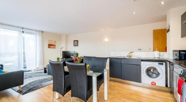 Апартаменты Spacious City 2 Bed, 2 Bath, FREE PARKING & WiFi