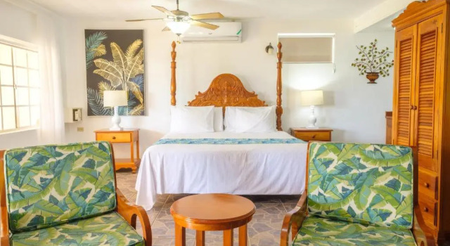 Люкс с видом на море The Westender Inn