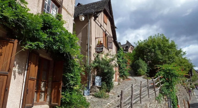 Domaine de Lasfonds, Book Hotel Rieupeyroux Aveyron