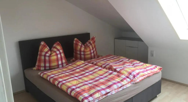 Апартаменты Kuschelige Dachgeschosswohnung am Clarapark
