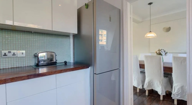 Spacious 3 Bedroom Apartment in Chelsea, Varaa Huoneisto Asunnot kohteessa Merseyside, Huoneisto