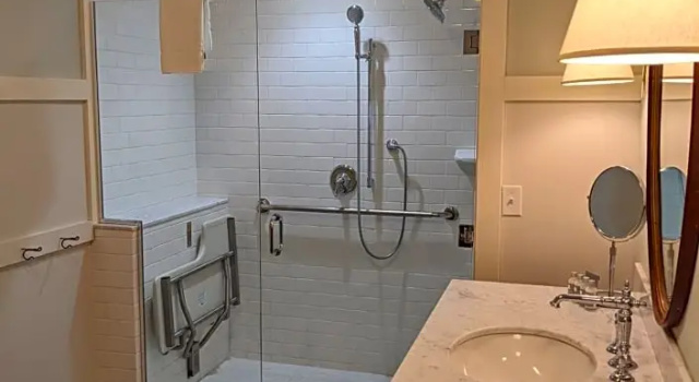 Четырёхместный номер Standard Hotel on North