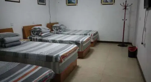 Кровать в общем номере Zhaoshi Shanju Guesthouse