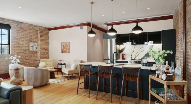 Апартаменты The Gisele - Charming 4BR 4BA for 8 - Pool & Streetcar Stop