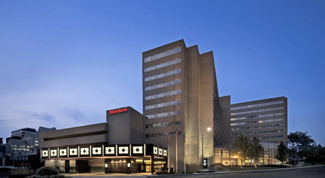 Кровать в общем номере The Stamford Hotel