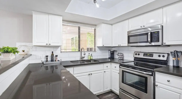 Номер Standard Beautiful Newly Remodeled 2-bdrm Biltmore Condo!