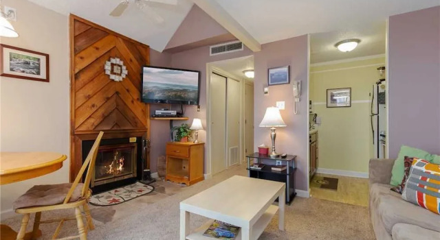Tennessee Sunshine, 1 Bedroom, Fireplace, WiFi, Pool Access, Sleeps 6, Забронировать Отель Отели Гатлинберг с бассейном, Бассейн