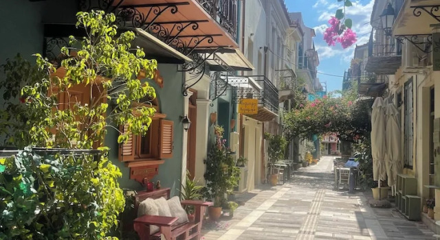 Семейный люкс с балконом Kyveli Suites