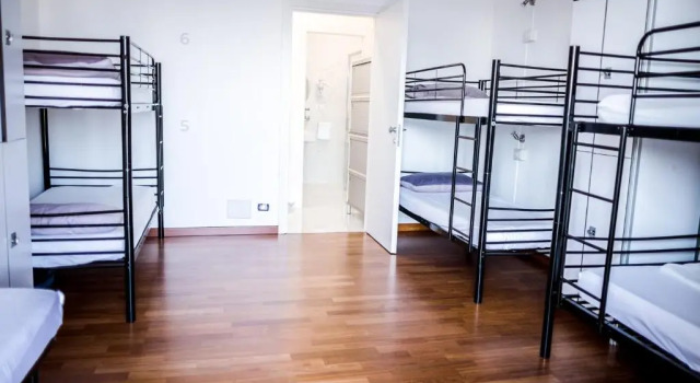 Кровать в общем номере (мужской номер) B&B Best Hostel Milano