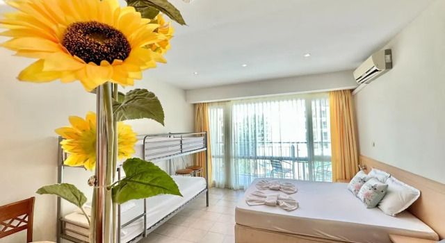 Студия Classic с балконом Menada Miramar Palace Apartments
