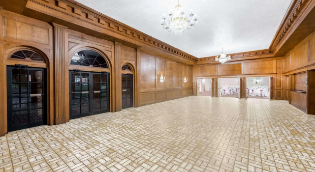 Howard Johnson by Wyndham Burlington, Book Hotel Hoteller i Burlington med morgenmad, Morgenmad