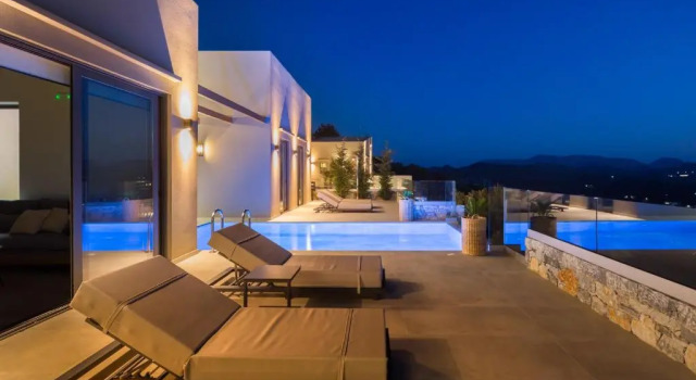 Eforasis Villas, with Heated Spa Whirlpool, by ThinkVilla, Забронировать Отель Отели Армени с парковкой, Парковка